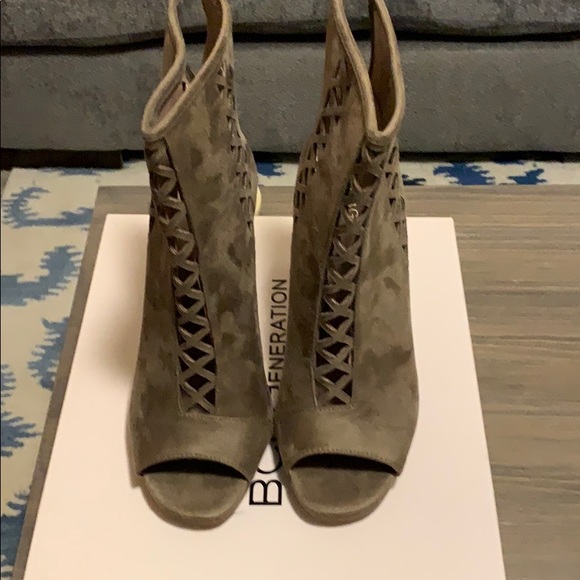 BCBGeneration Booties size 8 - Picture 2 of 4